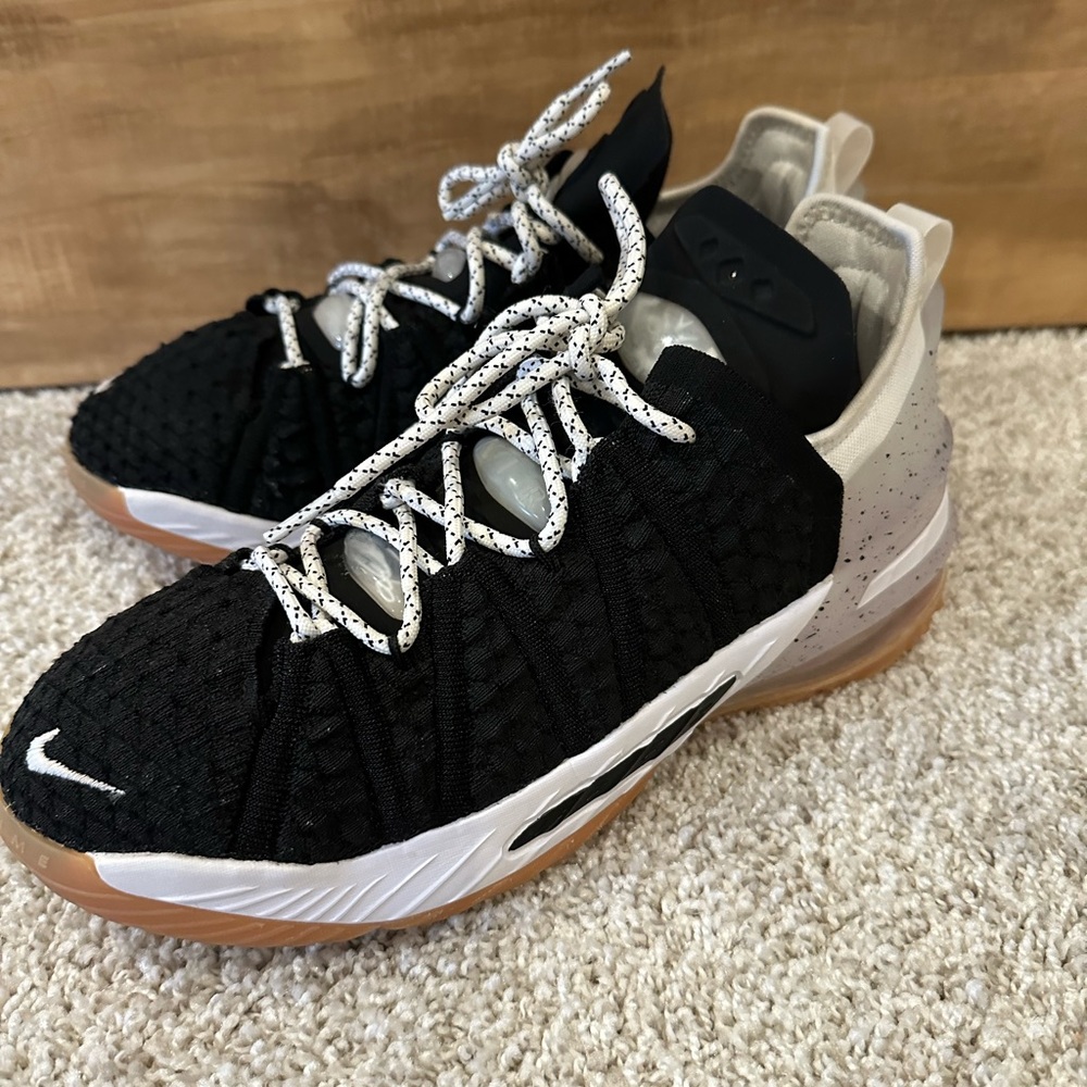 Boys Lebron XVIII Black/White
Basketball Shoes.